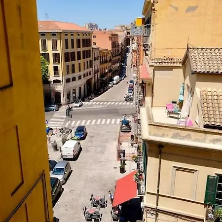 Piazzetta Santa Chiara קליארי